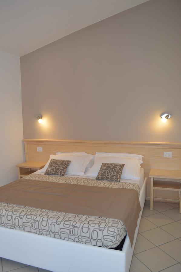 Guest Rooms Affittacamere ซาน เตโอโดโร ภายนอก รูปภาพ