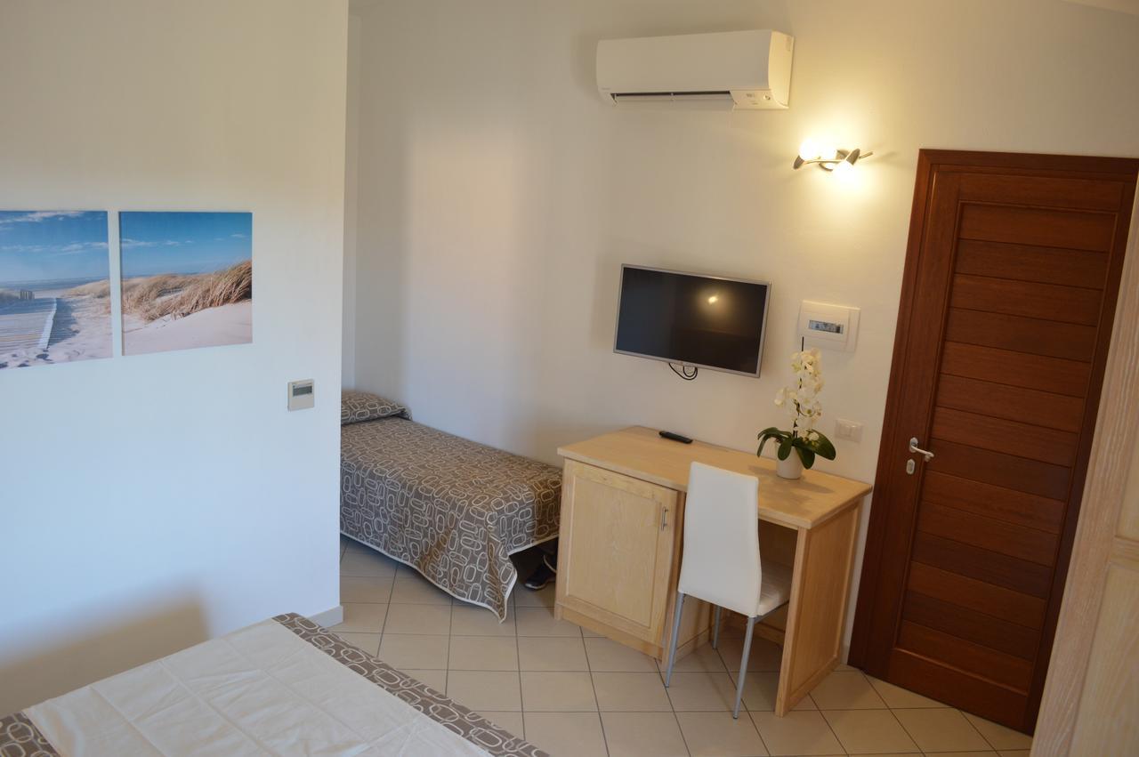 Guest Rooms Affittacamere ซาน เตโอโดโร ภายนอก รูปภาพ