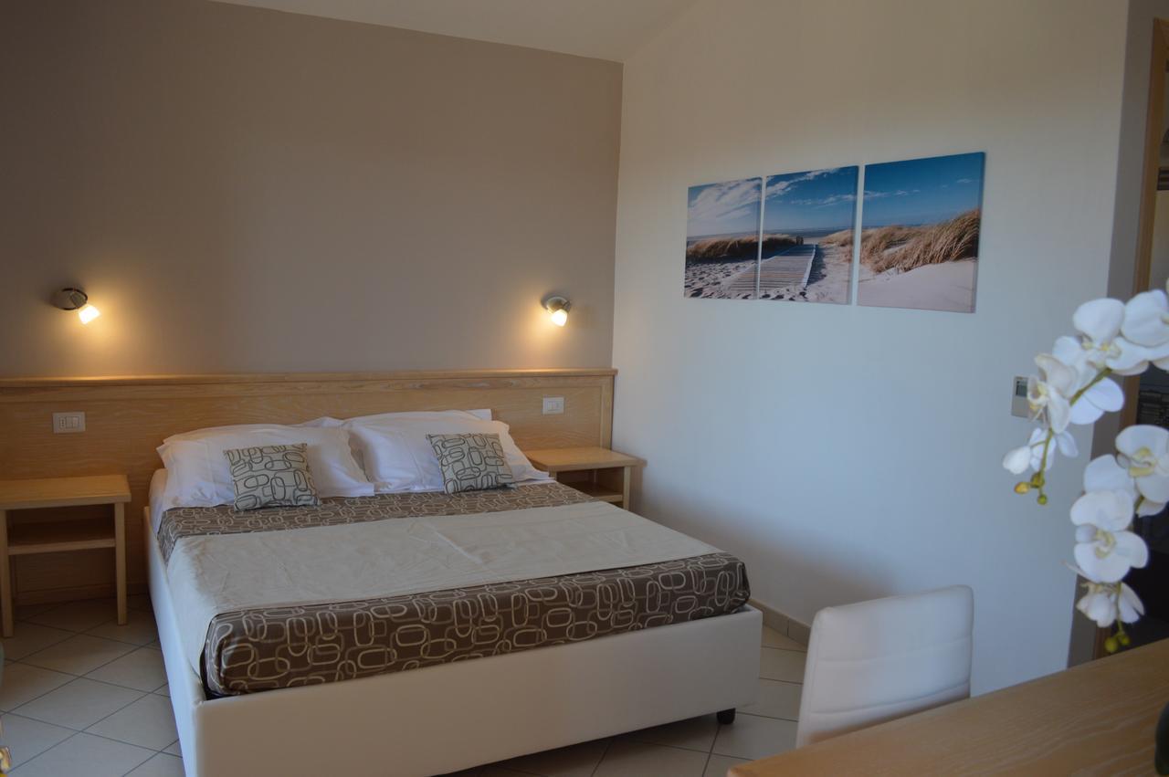 Guest Rooms Affittacamere ซาน เตโอโดโร ภายนอก รูปภาพ