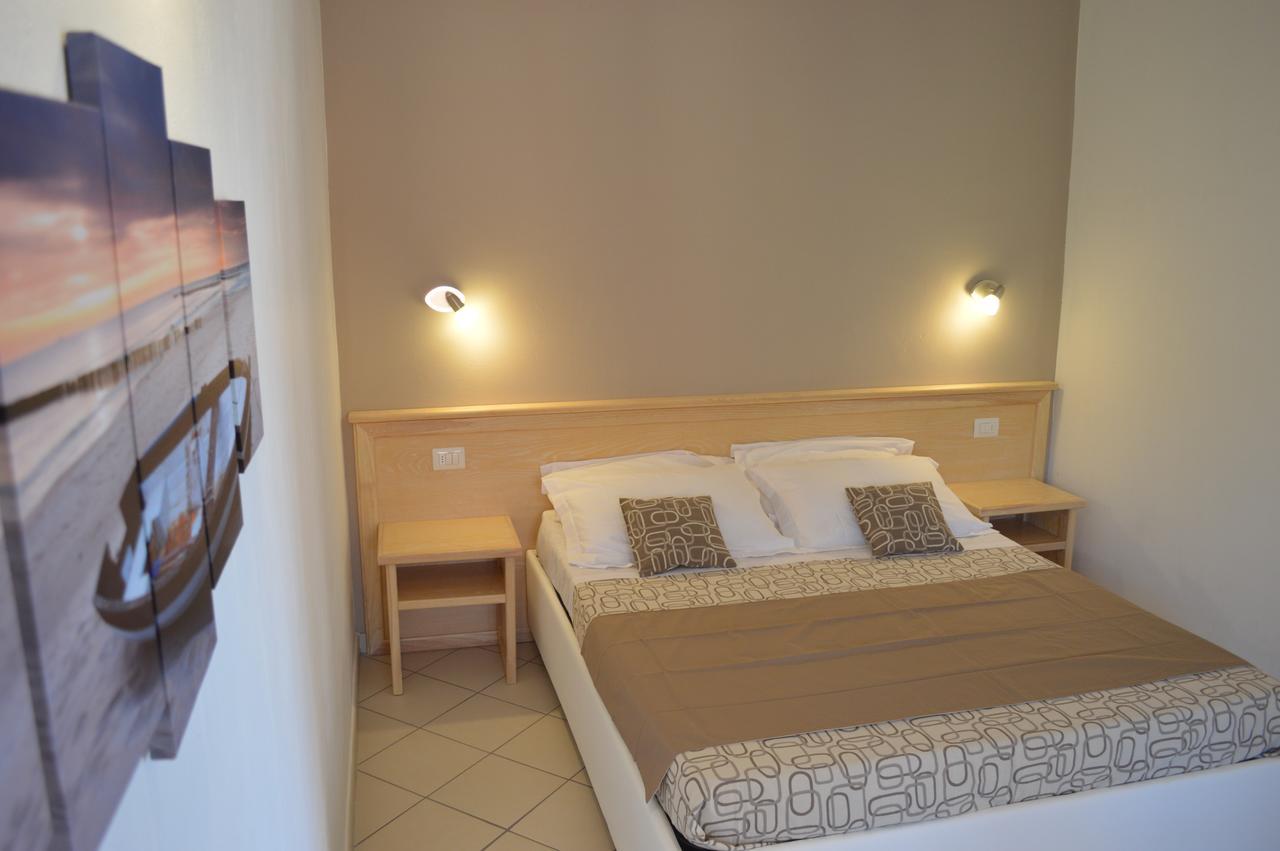 Guest Rooms Affittacamere ซาน เตโอโดโร ภายนอก รูปภาพ