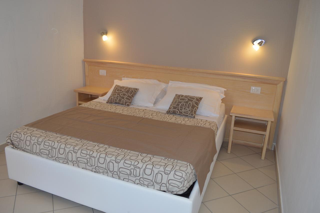 Guest Rooms Affittacamere ซาน เตโอโดโร ภายนอก รูปภาพ