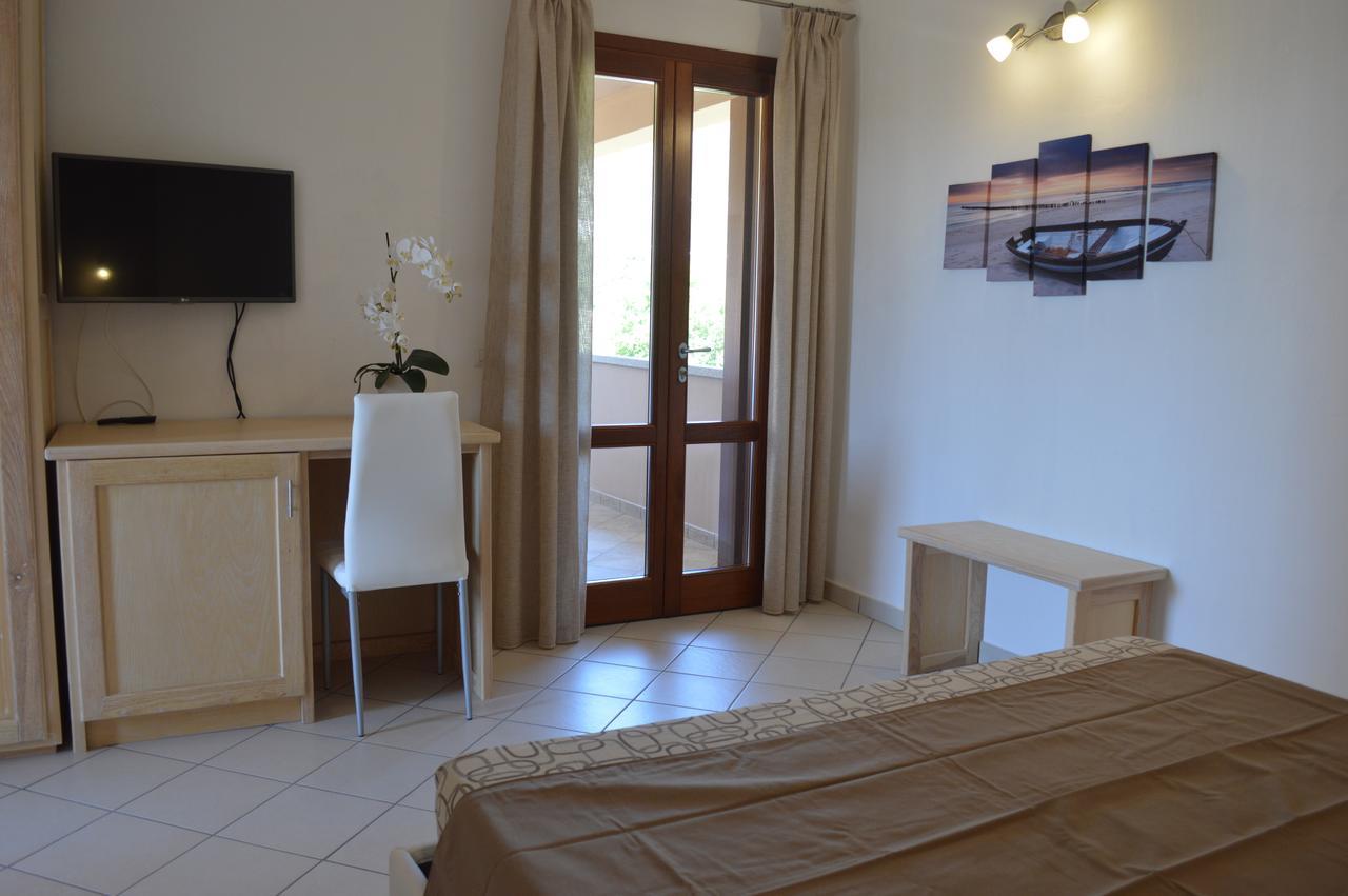 Guest Rooms Affittacamere ซาน เตโอโดโร ภายนอก รูปภาพ