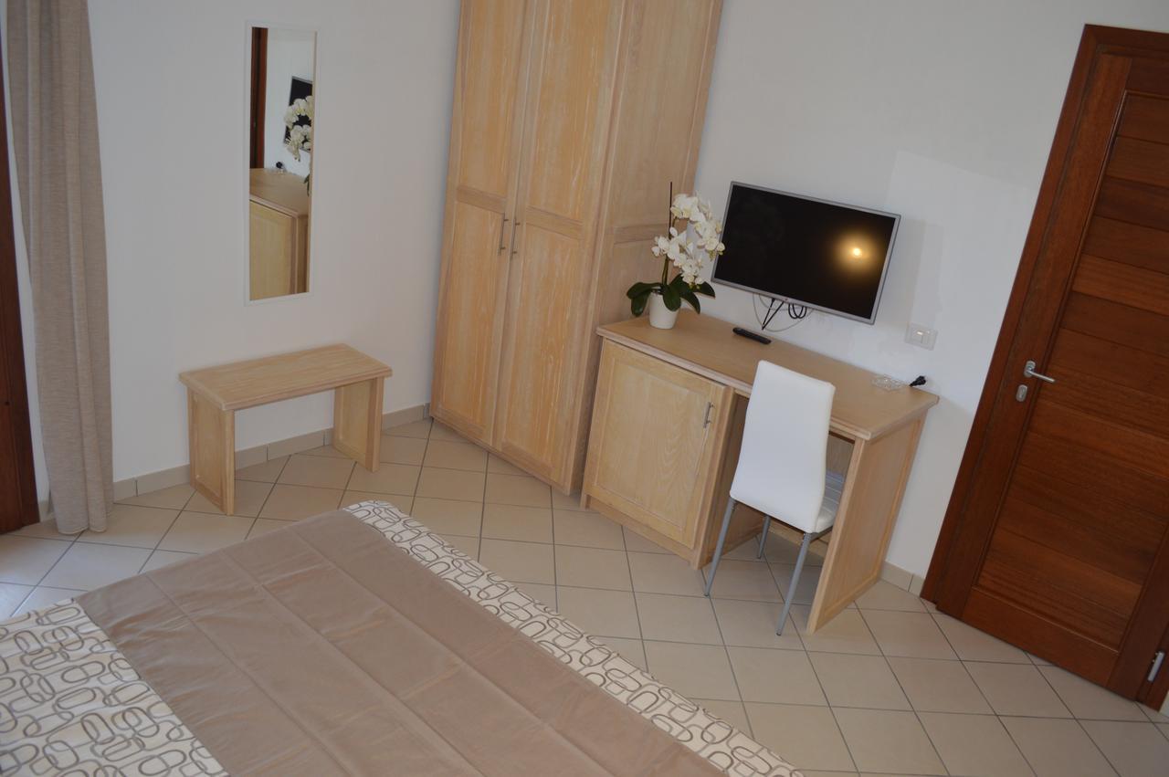Guest Rooms Affittacamere ซาน เตโอโดโร ภายนอก รูปภาพ