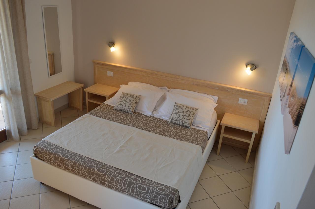 Guest Rooms Affittacamere ซาน เตโอโดโร ภายนอก รูปภาพ