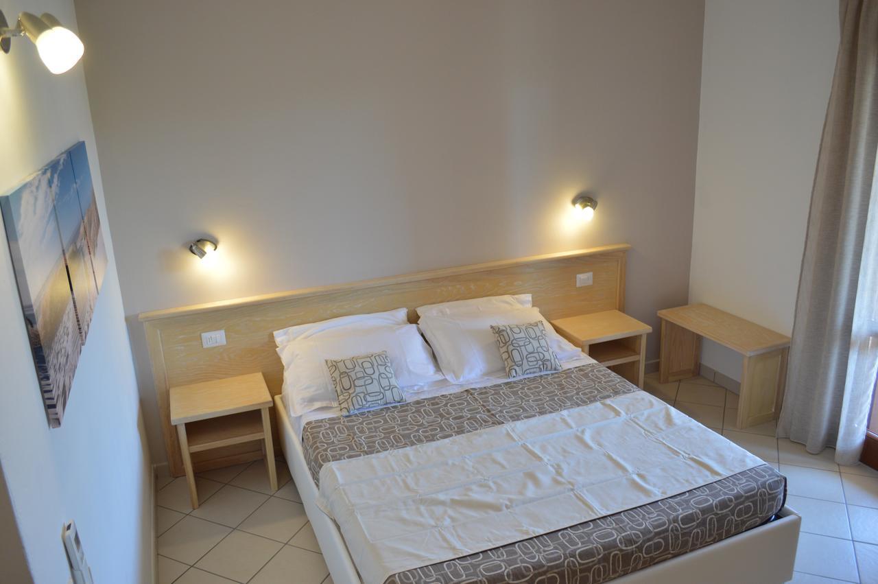 Guest Rooms Affittacamere ซาน เตโอโดโร ภายนอก รูปภาพ