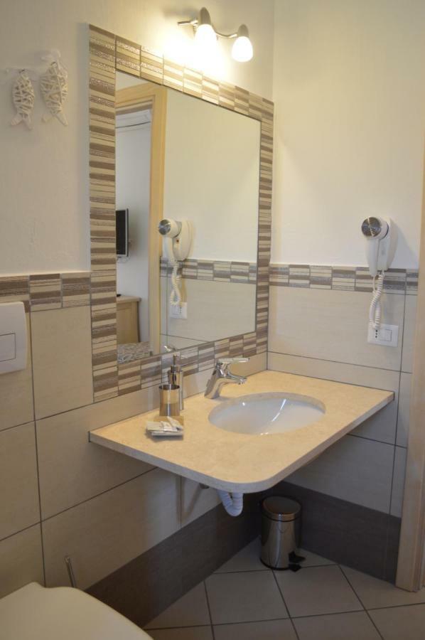 Guest Rooms Affittacamere ซาน เตโอโดโร ภายนอก รูปภาพ